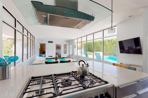 The Aluminum House - image 10