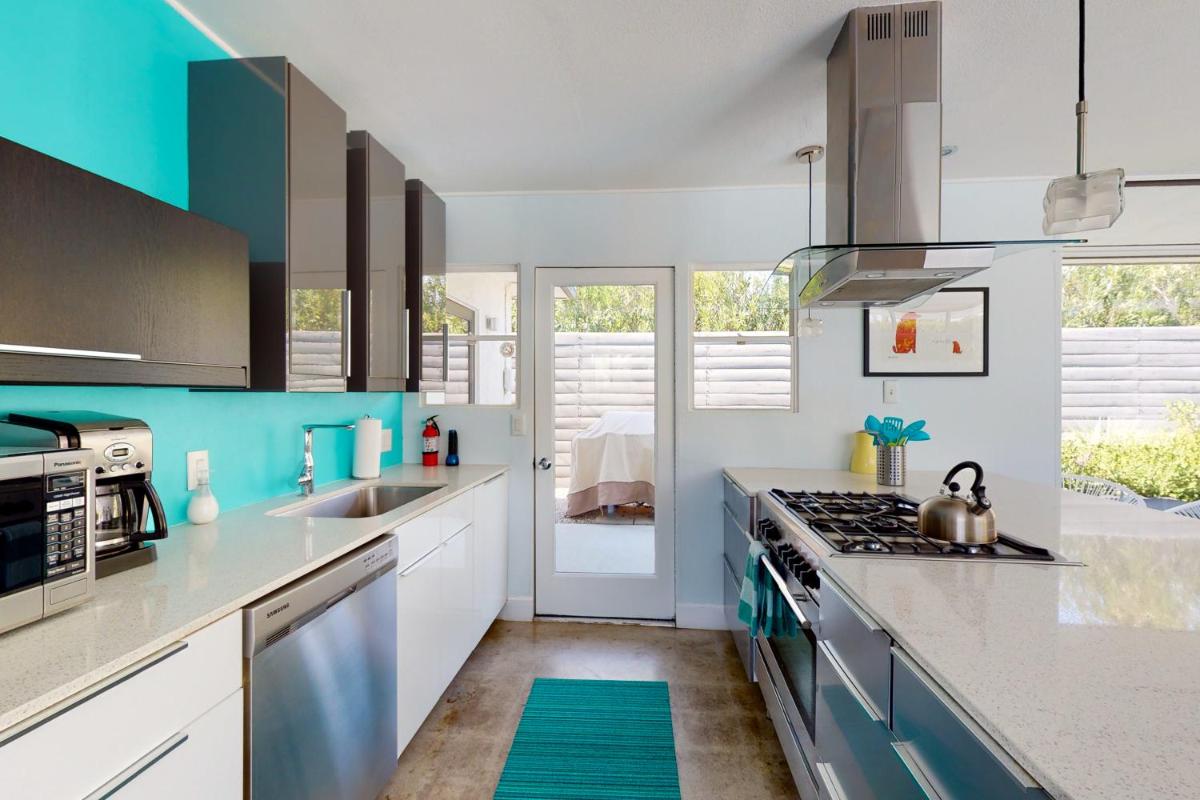 The Aluminum House - image 4