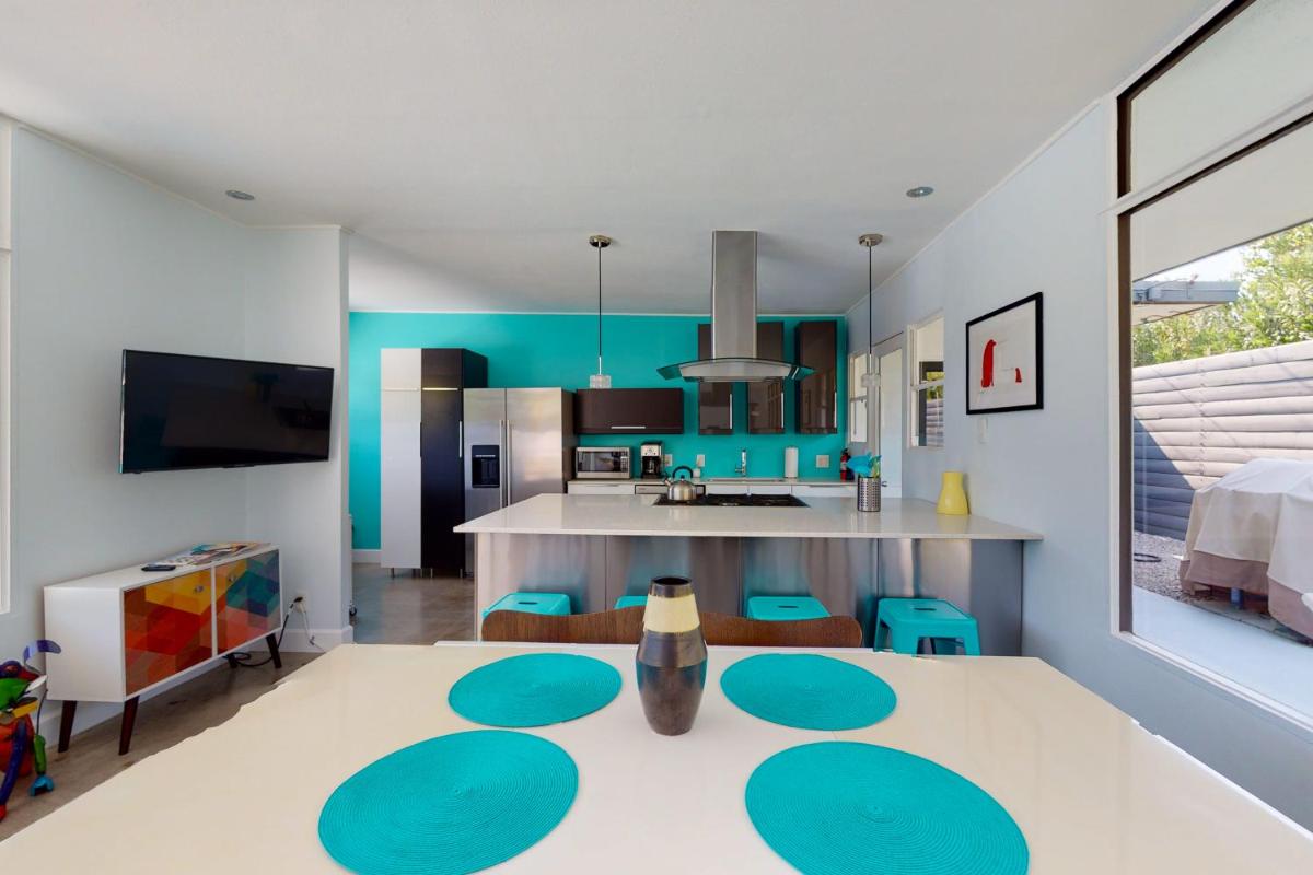 The Aluminum House - image 7