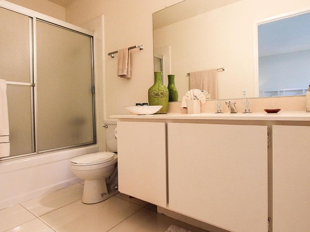 Sagewood Mid-Century Delight Condo - image 7