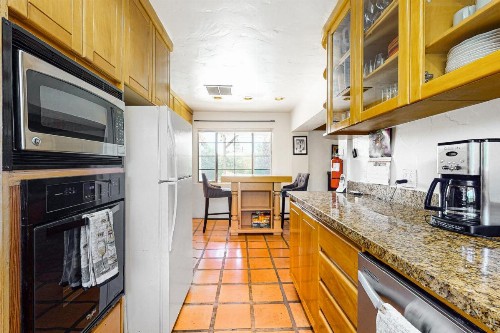 Spanish Hideaway - image 9