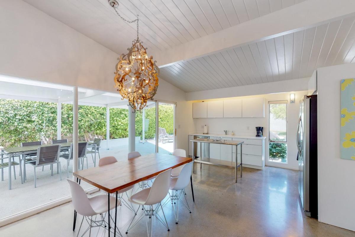 Palm Springs Midcentury Alexander - main image