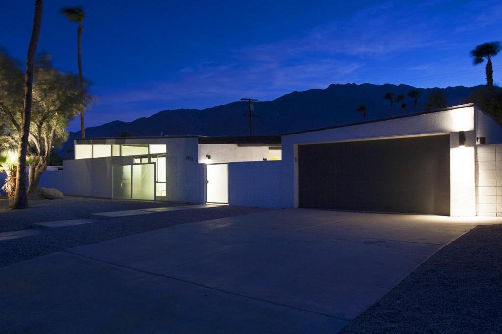 Sleek Retreat - image 7