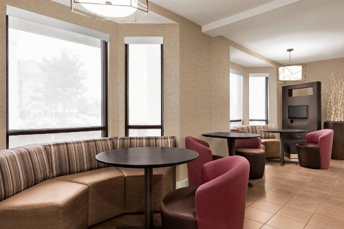 Courtyard by Marriott Palmdale - image 3