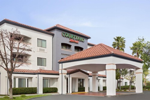 Courtyard by Marriott Palmdale - image 32