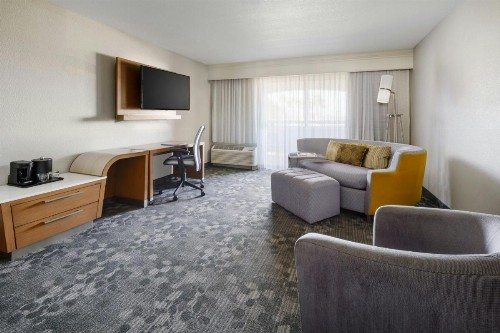 Courtyard by Marriott Palmdale - image 5