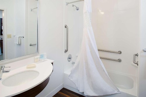 Hampton Inn & Suites Palmdale - image 11