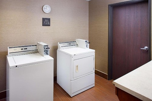 Hampton Inn & Suites Palmdale - image 16