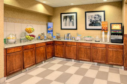 Hampton Inn & Suites Palmdale - image 17