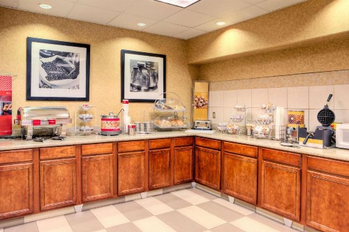 Hampton Inn & Suites Palmdale - image 24