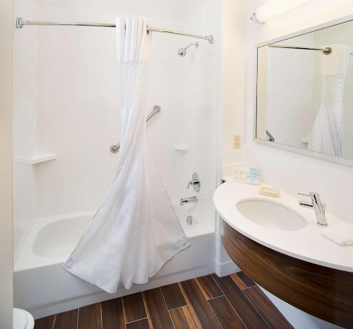 Hampton Inn & Suites Palmdale - image 4