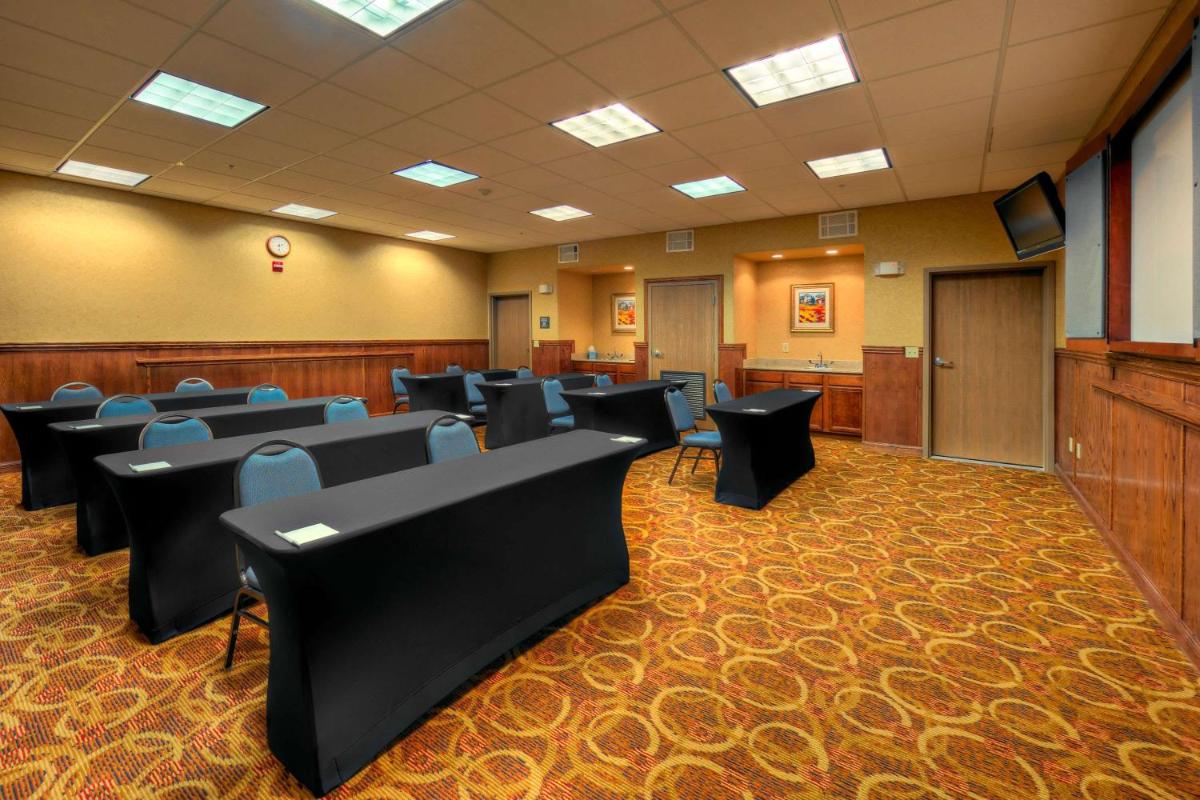 Hampton Inn & Suites Palmdale - image 5