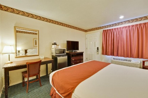 Americas Best Value Inn - Sky Ranch - image 3