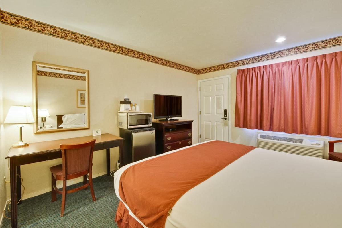 Americas Best Value Inn - Sky Ranch - image 3