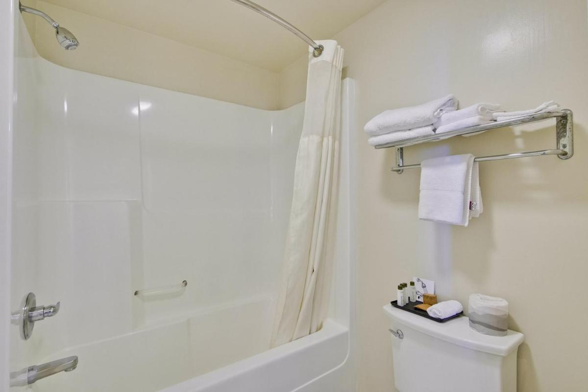 Americas Best Value Inn - Sky Ranch - image 7