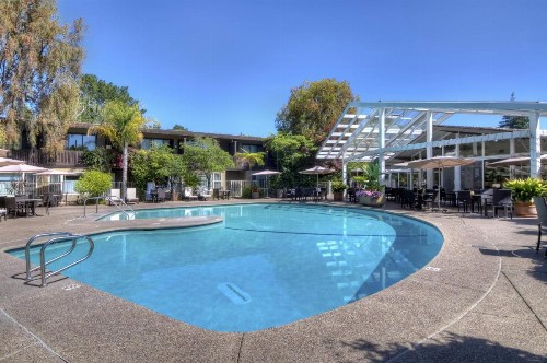 Dinah's Garden Hotel - image 10
