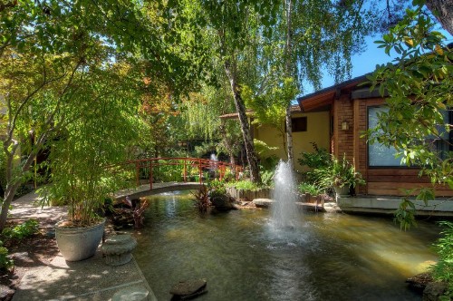 Dinah's Garden Hotel - image 17