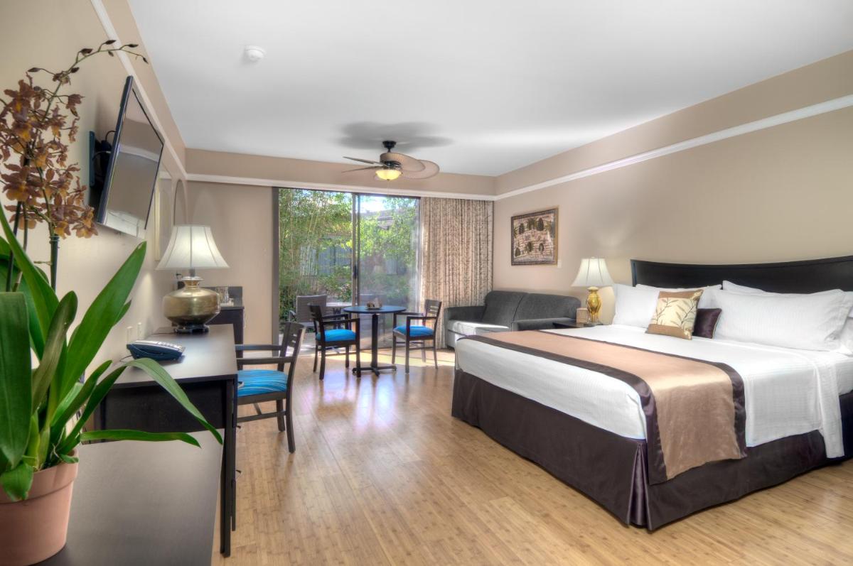 Dinah's Garden Hotel - image 2