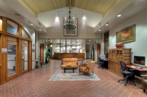 Dinah's Garden Hotel - image 20