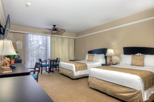 Dinah's Garden Hotel - image 36