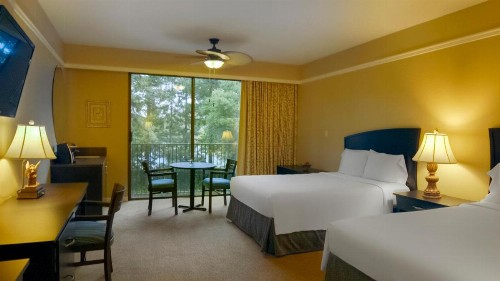 Dinah's Garden Hotel - image 6