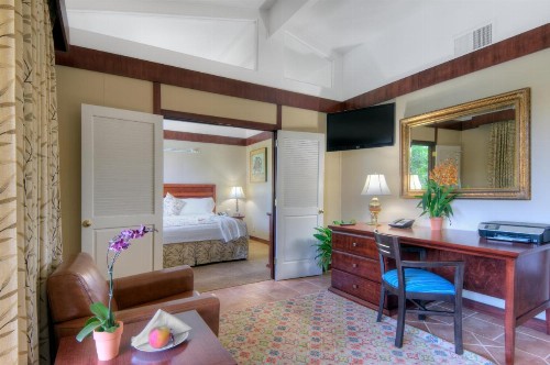 Dinah's Garden Hotel - image 9