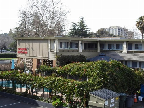 Stanford Motor Inn - image 10
