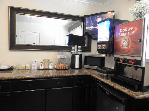 Stanford Motor Inn - image 21