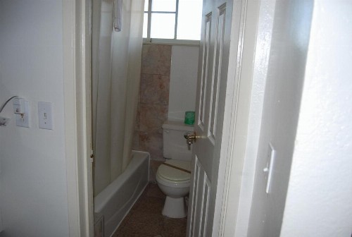 Stanford Motor Inn - image 3