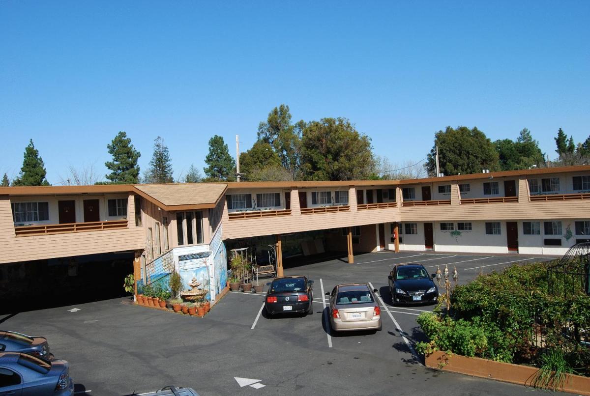 Stanford Motor Inn - image 6