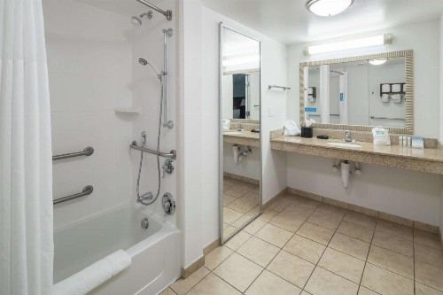 Hampton Inn & Suites Panama City Beach-Pier Park Area - image 17