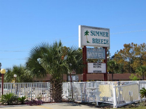 Summer Breeze Motel - image 2