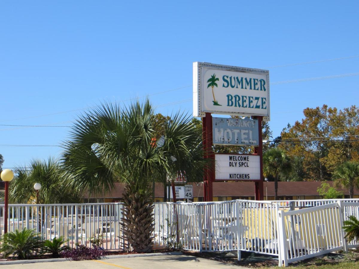 Summer Breeze Motel - image 2