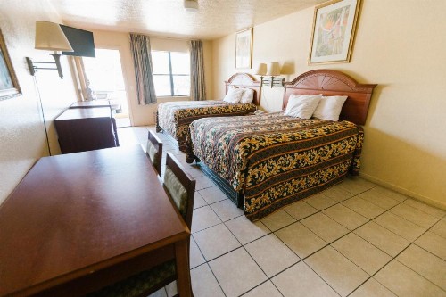 Summer Breeze Motel - image 21