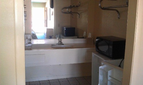 Summer Breeze Motel - image 23