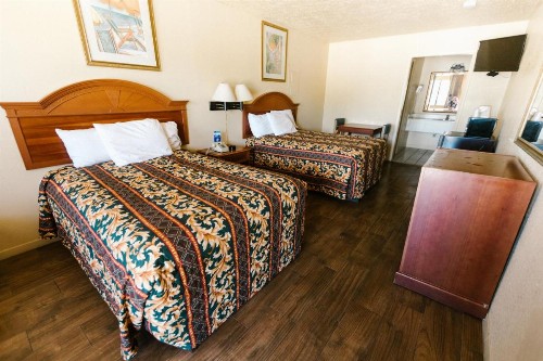 Summer Breeze Motel - image 4