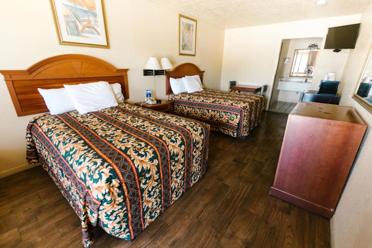 Summer Breeze Motel - image 4