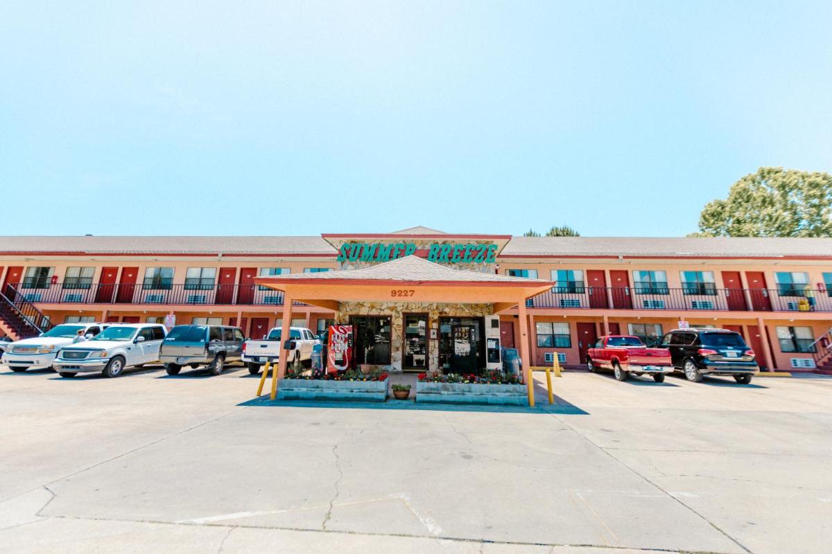 Summer Breeze Motel - image 5