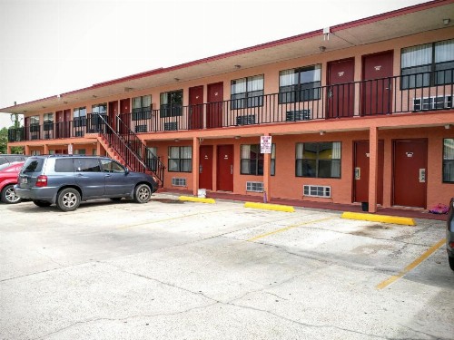 Summer Breeze Motel - image 6
