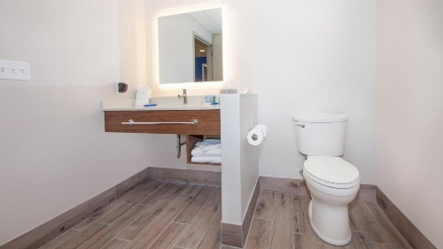 Holiday Inn Express & Suites Panama City Beach - Beachfront an IHG Hotel - image 24