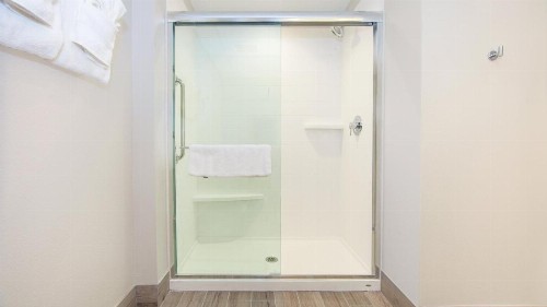 Holiday Inn Express & Suites Panama City Beach - Beachfront an IHG Hotel - image 37