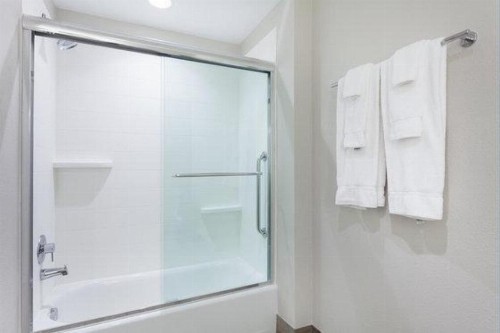 Holiday Inn Express & Suites Panama City Beach - Beachfront an IHG Hotel - image 40