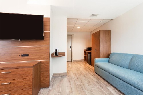 Holiday Inn Express & Suites Panama City Beach - Beachfront an IHG Hotel - image 5