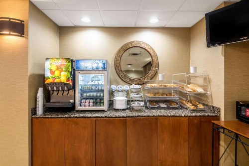 Comfort Suites - image 28