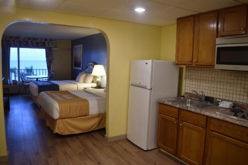 Days Inn by Wyndham Panama City Beach/Ocean Front - image 7