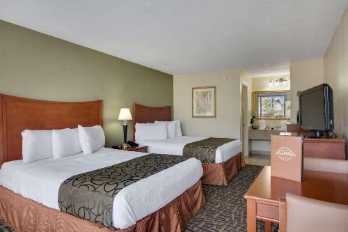 Baymont by Wyndham Panama City Beach - image 6