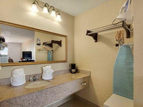 Baymont by Wyndham Panama City Beach - image 7