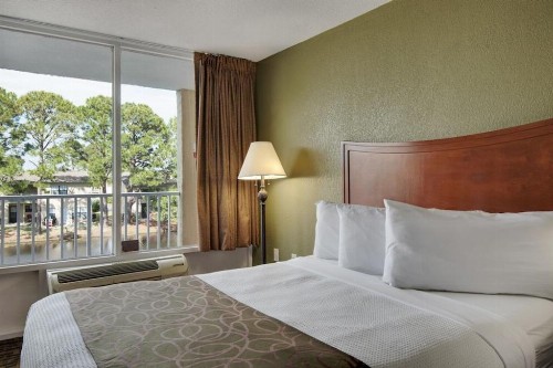 Baymont by Wyndham Panama City Beach - image 8