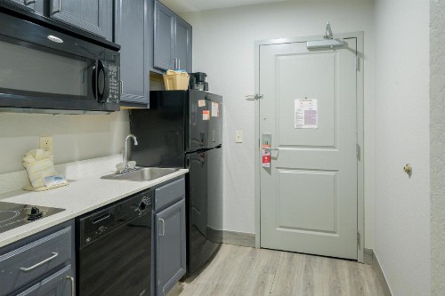 Hawthorn Suites by Wyndham Panama City Beach FL - image 3