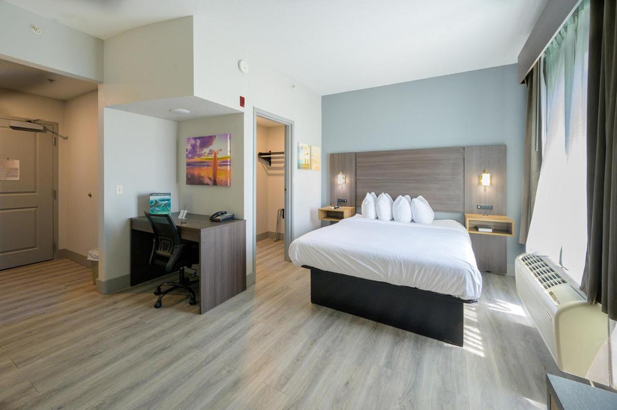 Hawthorn Suites by Wyndham Panama City Beach FL - image 4